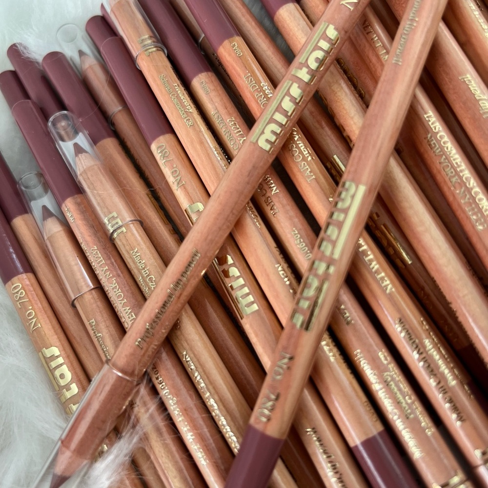 Miss tais lip pencil (comes in 2 lipliners)